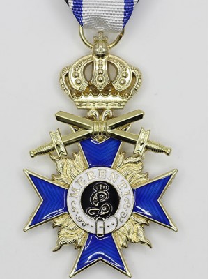 Replica of Bavarian Military Merit Cross 3rd Class with Crown and Swords (WWI Medals & Awards) for Sale (by ww2onlineshop.com)