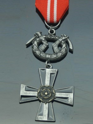 Replica of Finnish Cross of Liberty with Swords 4th Class (WWII German Medals) for Sale (by ww2onlineshop.com)