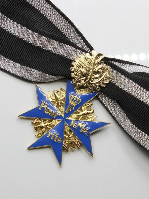 Replica of Pour le Mérite (German Blue Max) with Oakleaf (WWI Medals & Awards) for Sale (by ww2onlineshop.com)