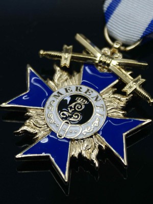 Replica of Bavarian Military Merit Order in Gold 3rd Class With Swords (WWI Medals & Awards) for Sale (by ww2onlineshop.com)